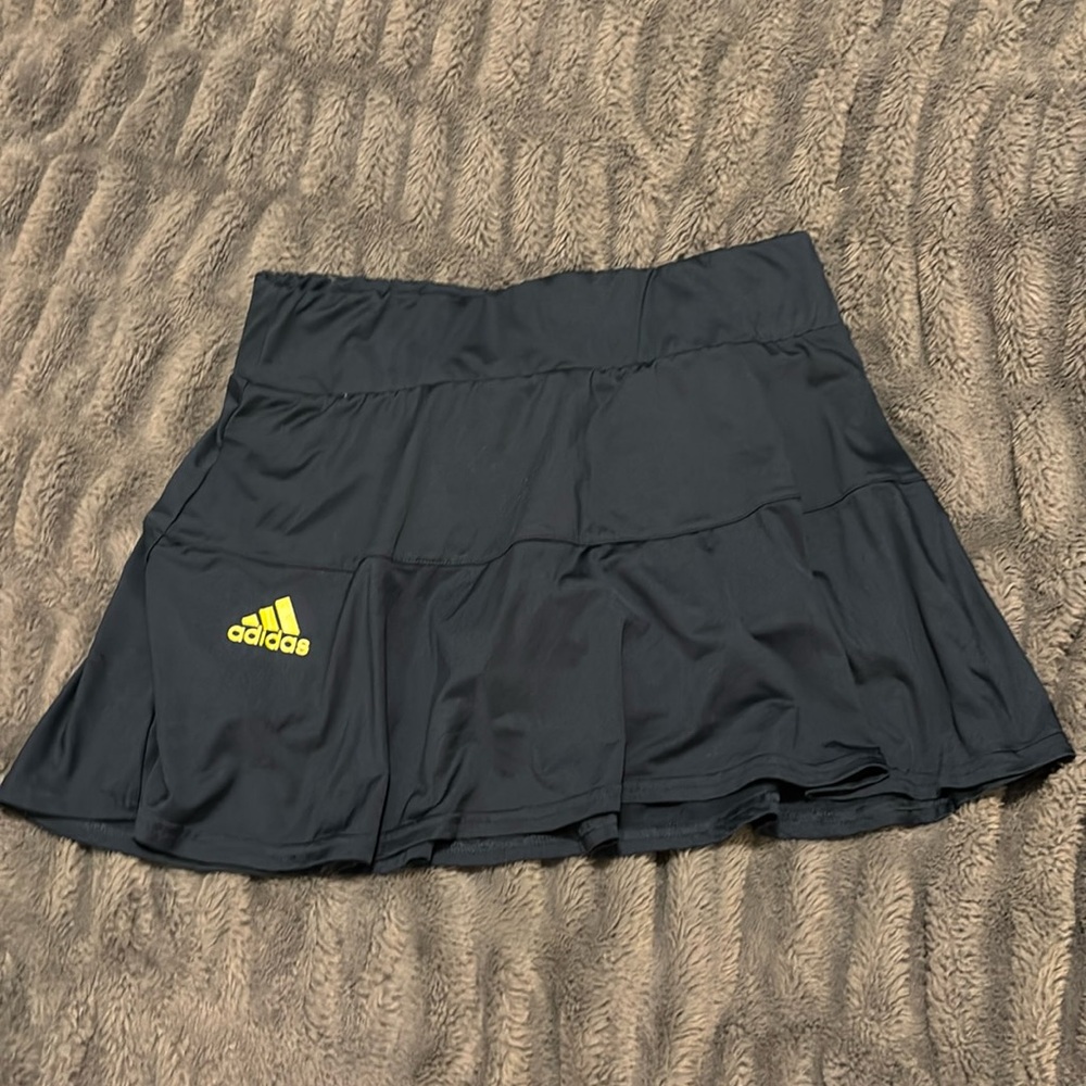 Adidas dark blue skirt with
Shorts SZ S